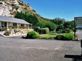 Admiral Court Motel