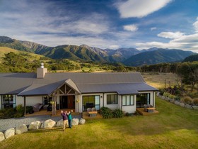 Manakau Lodge
