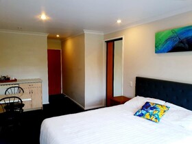 Te Mahuru Retreat