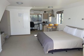 Avalon Manor Motel