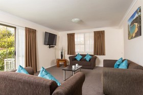 Equestrian Lodge Motel