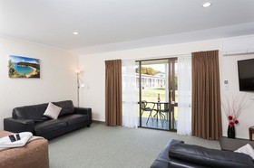 Equestrian Lodge Motel