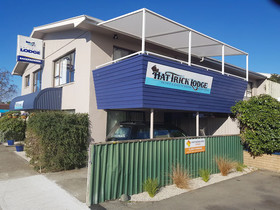 Hat Trick Lodge Backpackers Hostel
