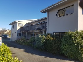 Hat Trick Lodge Backpackers Hostel