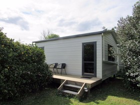 White Elephant Backpackers And Lodge