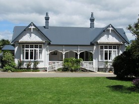White Elephant Backpackers And Lodge