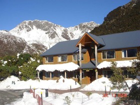 Aoraki Mount Cook Alpine Lodge