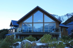 Aoraki Mount Cook Alpine Lodge