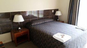 Admirals Motor Inn