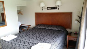 Admirals Motor Inn