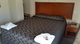 Admirals Motor Inn