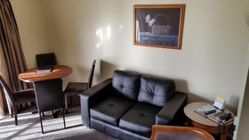Admirals Motor Inn