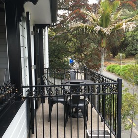 INNBetween Lodge and Backpackers