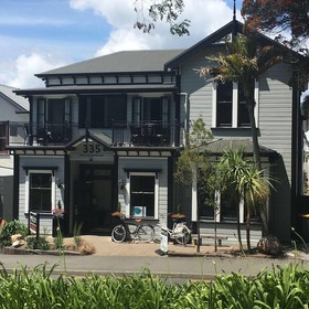 INNBetween Lodge and Backpackers
