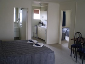 AAA Thames Court Motel