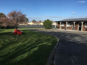 Colonial Lodge Motel