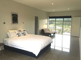Bell Bird Ridge - Ocean & Valley Views