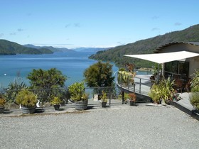 Okiwa Bay Lodge