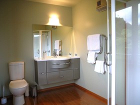 Okiwa Bay Lodge