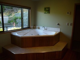 Okiwa Bay Lodge