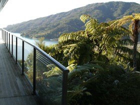 Okiwa Bay Lodge