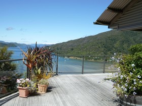 Okiwa Bay Lodge