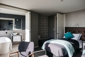 Lakestone Lodge