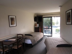 Four Seasons Motel