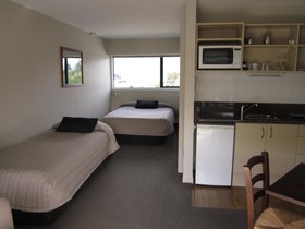 Four Seasons Motel