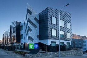 Holiday Inn Express & Suites Queenstown