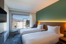 Holiday Inn Express & Suites Queenstown