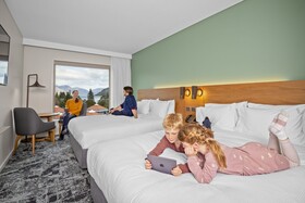 Holiday Inn Express & Suites Queenstown