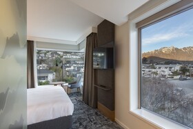Holiday Inn Express & Suites Queenstown