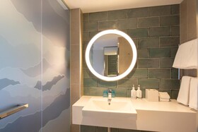 Holiday Inn Express & Suites Queenstown