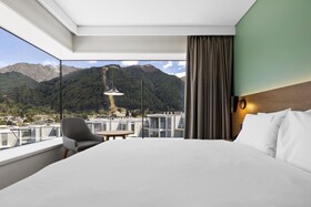 Holiday Inn Express & Suites Queenstown