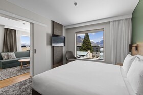 Holiday Inn Express & Suites Queenstown