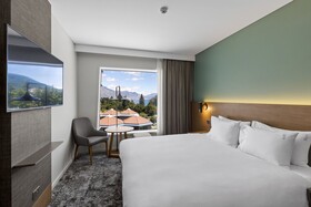 Holiday Inn Express & Suites Queenstown