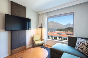 Holiday Inn Express & Suites Queenstown
