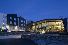 Holiday Inn Express & Suites Queenstown