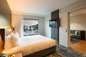 Holiday Inn Express & Suites Queenstown