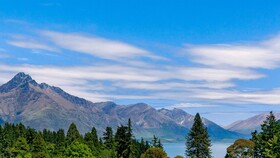 Holiday Inn Express & Suites Queenstown