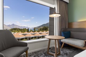 Holiday Inn Express & Suites Queenstown