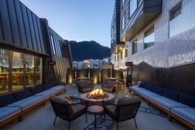 Holiday Inn Express & Suites Queenstown