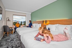Holiday Inn Express & Suites Queenstown