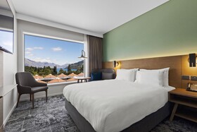 Holiday Inn Express & Suites Queenstown