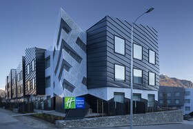 Holiday Inn Express & Suites Queenstown
