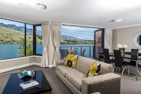 Oaks Shores