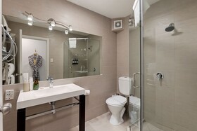 Queenstown House Boutique Bed & Breakfast & Apartments