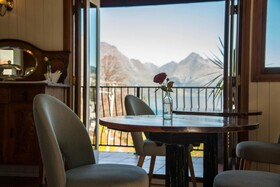 Queenstown House Boutique Bed & Breakfast & Apartments