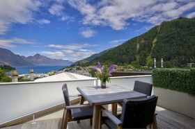 Queenstown House Boutique Bed & Breakfast & Apartments